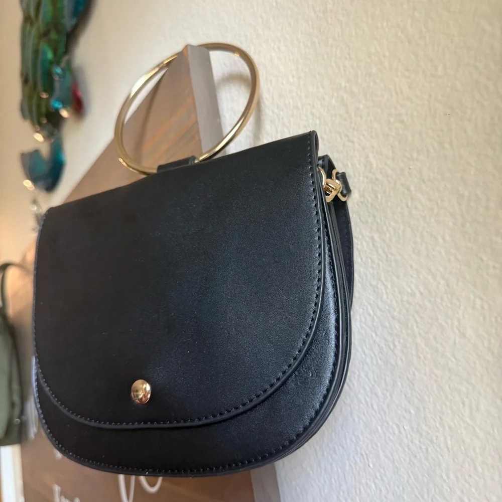 MADISON WEST Elegant Black Leather Handbag with Gold Hoop Handle - Picture 3 of 7